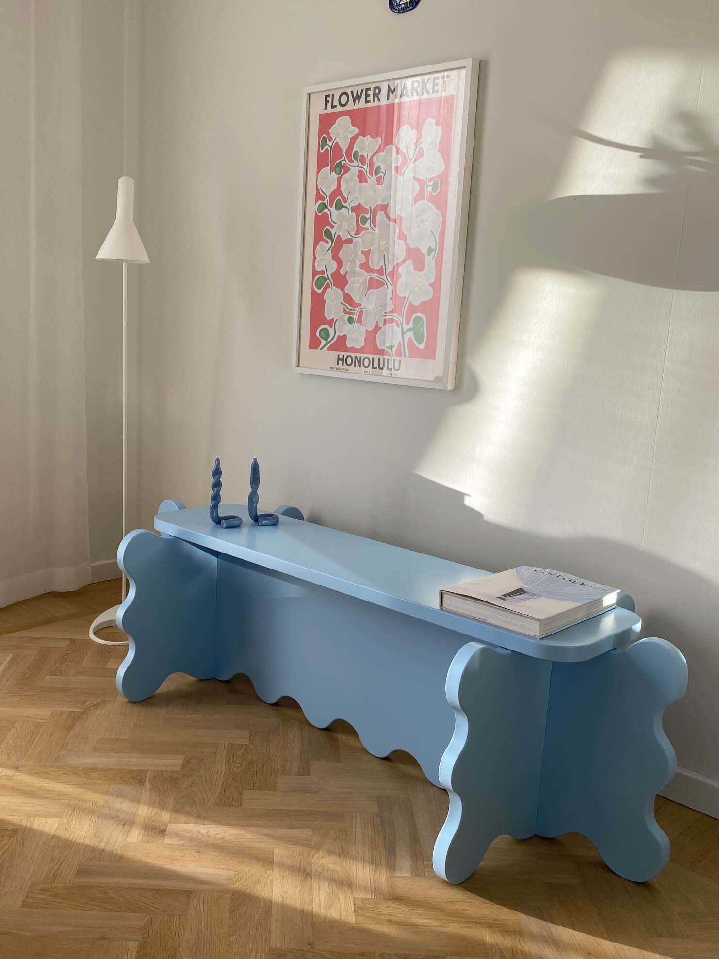 Curvy Bench Light Blue