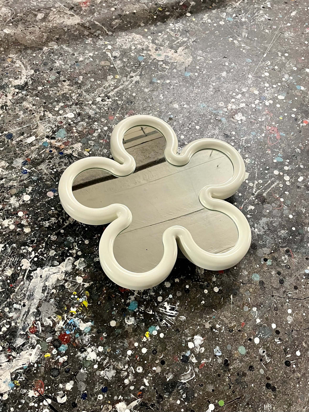 Flower Mirror Micro Cream