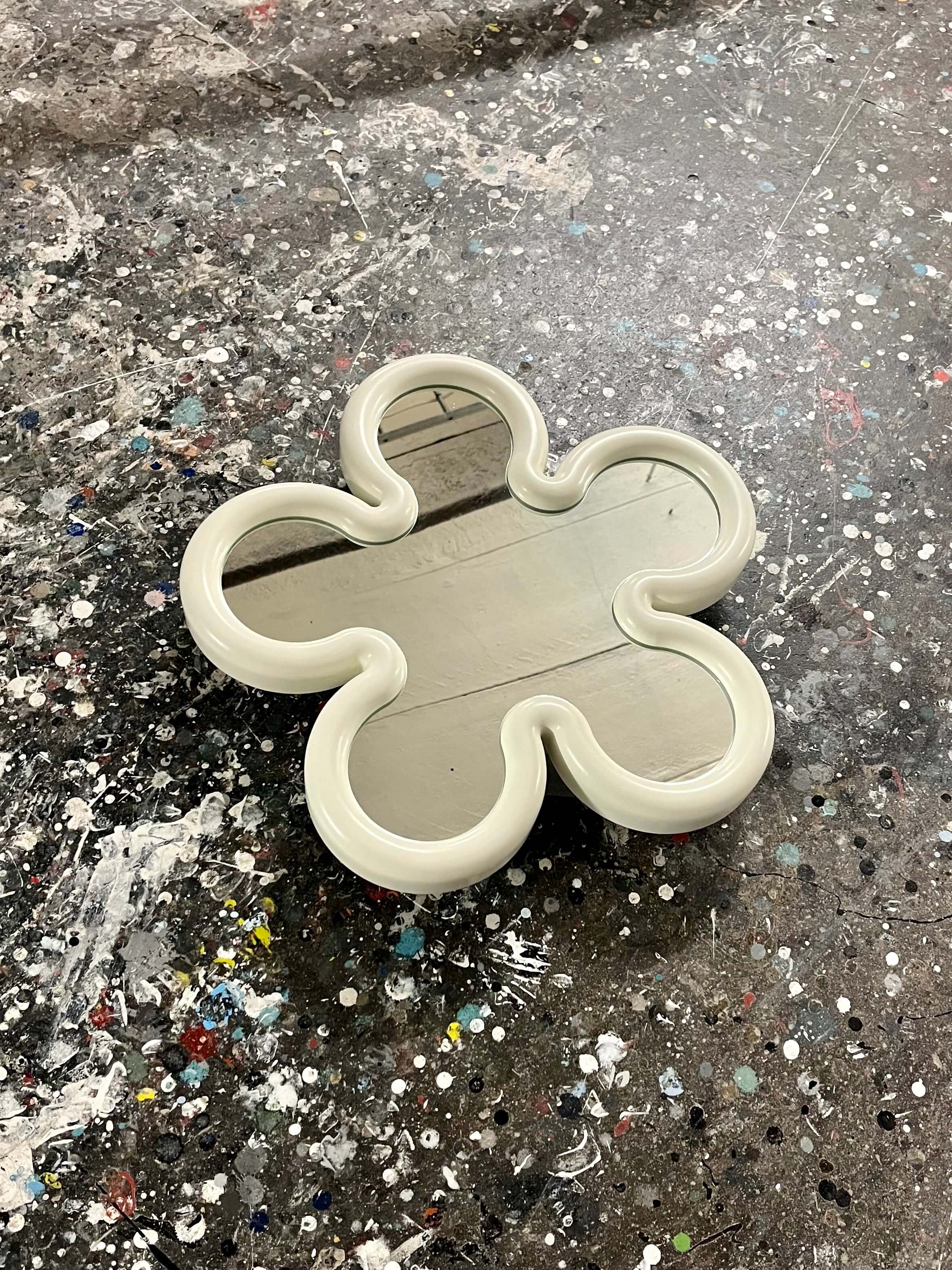 Flower Mirror Micro Cream